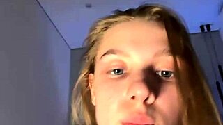 fingering her tight pink pussy on webcam gets so wet and hot 😏💦