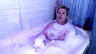 AIMEE'S FAT STEPMOM WEBCAM DILDO FUCK TEASES HUGE PUSSY LIPS