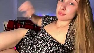 fingering her tight pink pussy on webcam gets so wet and hot 😏💦