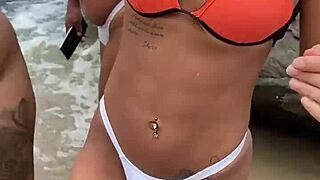 hey we're the hairy gals banging on the beach 😘🏖️