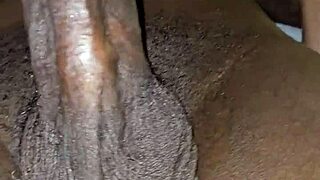 Mi esposa devora 10 pulgadas de negro en bar caribeño con creampie swingers