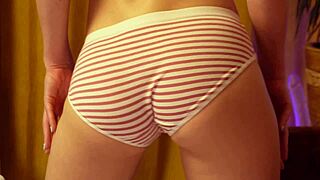 Her round ass shakes in strawberry panties while curvy blonde dances moaning!