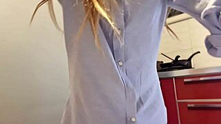 Hot Babe Cleans Stove Masturbating Tits Ass Natural Big Curves
