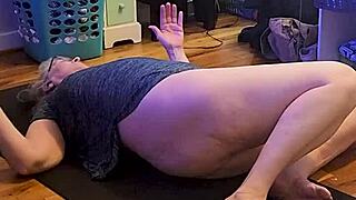 Hot mature milf bends deep in early morning yoga, pussy dripping for rough pounding