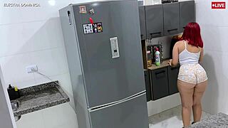contratei empregada latina com shortinho enfiado na bunda grande e fodi o cu
