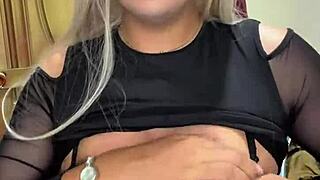 Rica Transexual de Ojos Grises Unleashes Massive Cum Load