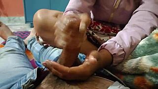 Please, take off your condom and creampie my pussy now!