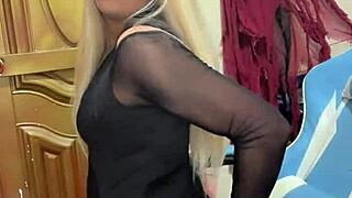 Rica Transexual de Ojos Grises Unleashes Massive Cum Load