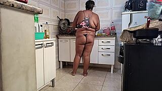 Stepmom takes loads of cumshots on face in kitchen homemade