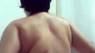 Novinha cheats on bf flashing wet pussy and big ass to other guys voyeur style 😈🔥