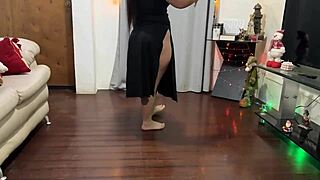 I jerked off right in front of the curvy Colombian neighbor and her big ass couldn't resist shaking for more