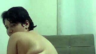 Novinha cheats on bf flashing wet pussy and big ass to other guys voyeur style 😈🔥