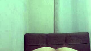 Novinha cheats on bf flashing wet pussy and big ass to other guys voyeur style 😈🔥