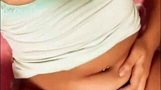 شرموطة المنصوره تتناك من صاحب جوزها بعد ما هاج وكلوتها زانق على كسها الملبن