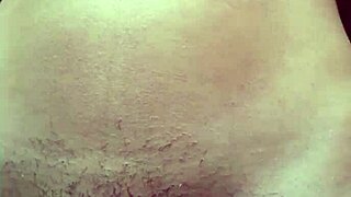 essa puta novinha peitinhos pequenos short sem calcinha buceta peludinha