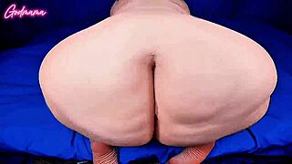 Shaking Spreading Fat Loose Booty Mama Pussy Farts Dick