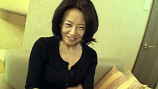 Junko flashes boobs in excited street thrill