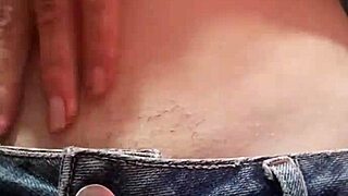 essa puta novinha peitinhos pequenos short sem calcinha buceta peludinha