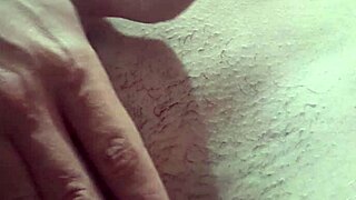 essa puta novinha peitinhos pequenos short sem calcinha buceta peludinha