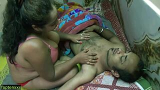 bhabhi sneaks in at night for hot pounding 😈🔥