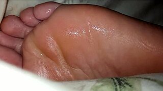 Girlfriend, lick my toes and suck feet like a good friend?