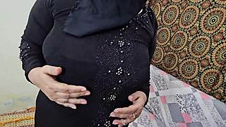 us guy pays muslim bbw to flash hairy armpit close-up for cash