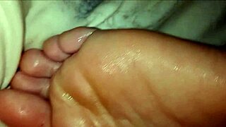 Girlfriend, lick my toes and suck feet like a good friend?