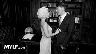 Marilyn Monroe charms and seduces President JFK in private meeting