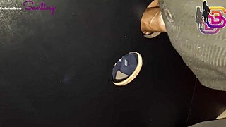 tinha um pau tão grande no glory hole que deixei minha esposa foder no pelo com o amante black