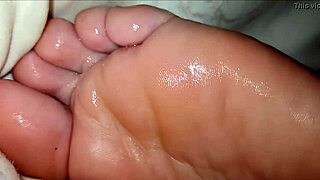 Girlfriend, lick my toes and suck feet like a good friend?