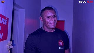 Loira Gostosa No Swing com Negro Pauzudo?