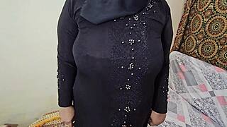 us guy pays muslim bbw to flash hairy armpit close-up for cash