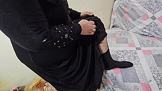 us guy pays muslim bbw to flash hairy armpit close-up for cash