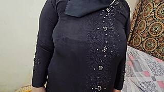 us guy pays muslim bbw to flash hairy armpit close-up for cash