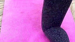 Hey ebony milf, spread that morning pussy wide?