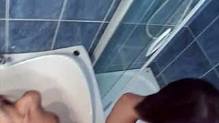 gala and efrem get steamy in the shower together 😏💦