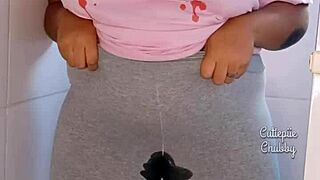 ever notice how bbw ebony soaks her leggings peeing?