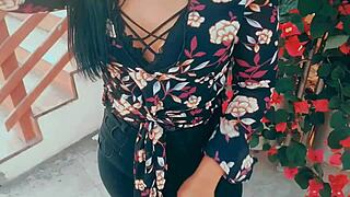 doy 200 a esta culona latina por follar su coño apretado al aire libre?