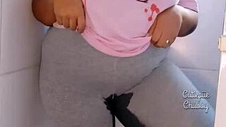 ever notice how bbw ebony soaks her leggings peeing?