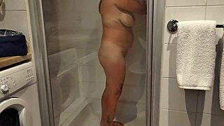 ever wonder how tanned stepsis plays in sharm el sheikh hotel bathroom?