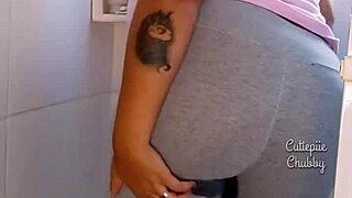 ever notice how bbw ebony soaks her leggings peeing?