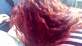 Mamando o motorista no trânsito e a amiga gravou tudo, que delícia de gangbang crossdresser creampie loucura!