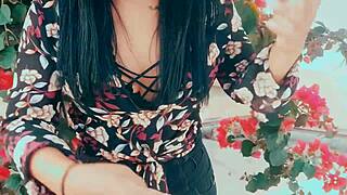 doy 200 a esta culona latina por follar su coño apretado al aire libre?