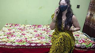 pakistani aunty calls lover over and slides his lund deep into her tight gand