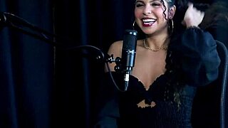 Sweet Karolzinha chats model tips with mom