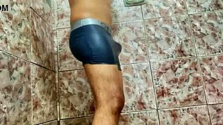 That novinho's huge cock bulging under his underwear has me dripping wet already 😩🍆