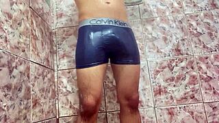 That novinho's huge cock bulging under his underwear has me dripping wet already 😩🍆