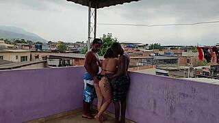 ESPOSA LEVA DUAS ROLAS DUPLA PENETRAÇÃO VAGINAL GOZADA NA BOCA