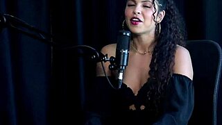 Sweet Karolzinha chats model tips with mom