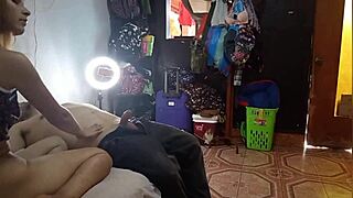 ugh antojo sin dinero señor pizzero amasa mis nalgas con crema relleno rico mm... que rico!!